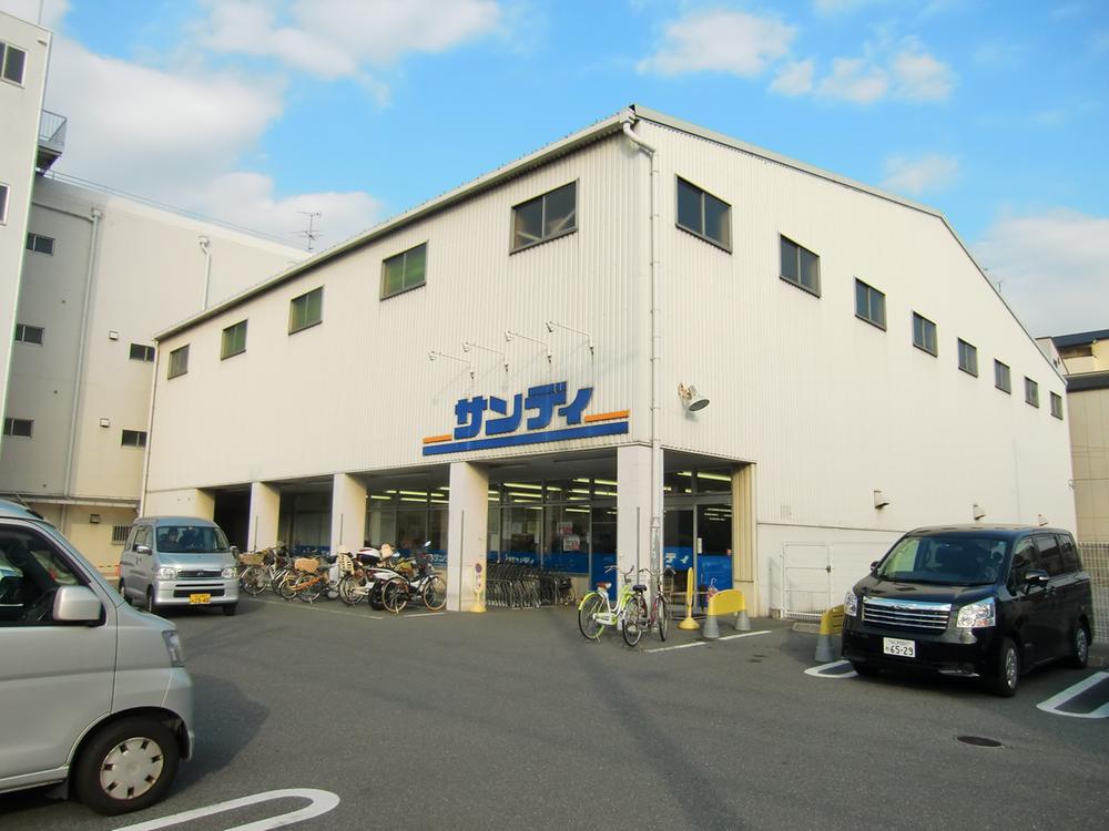 Supermarket. 400m to Sandy