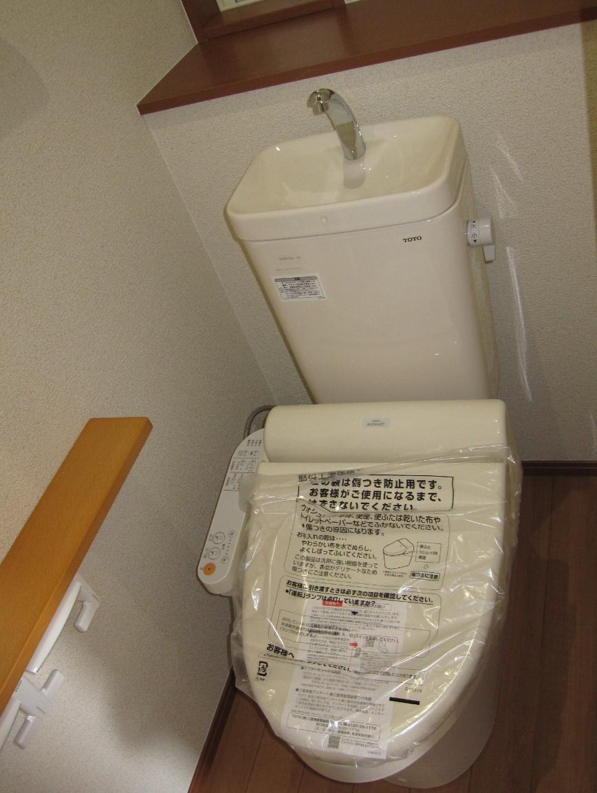 Toilet. Indoor (September 2013) Shooting