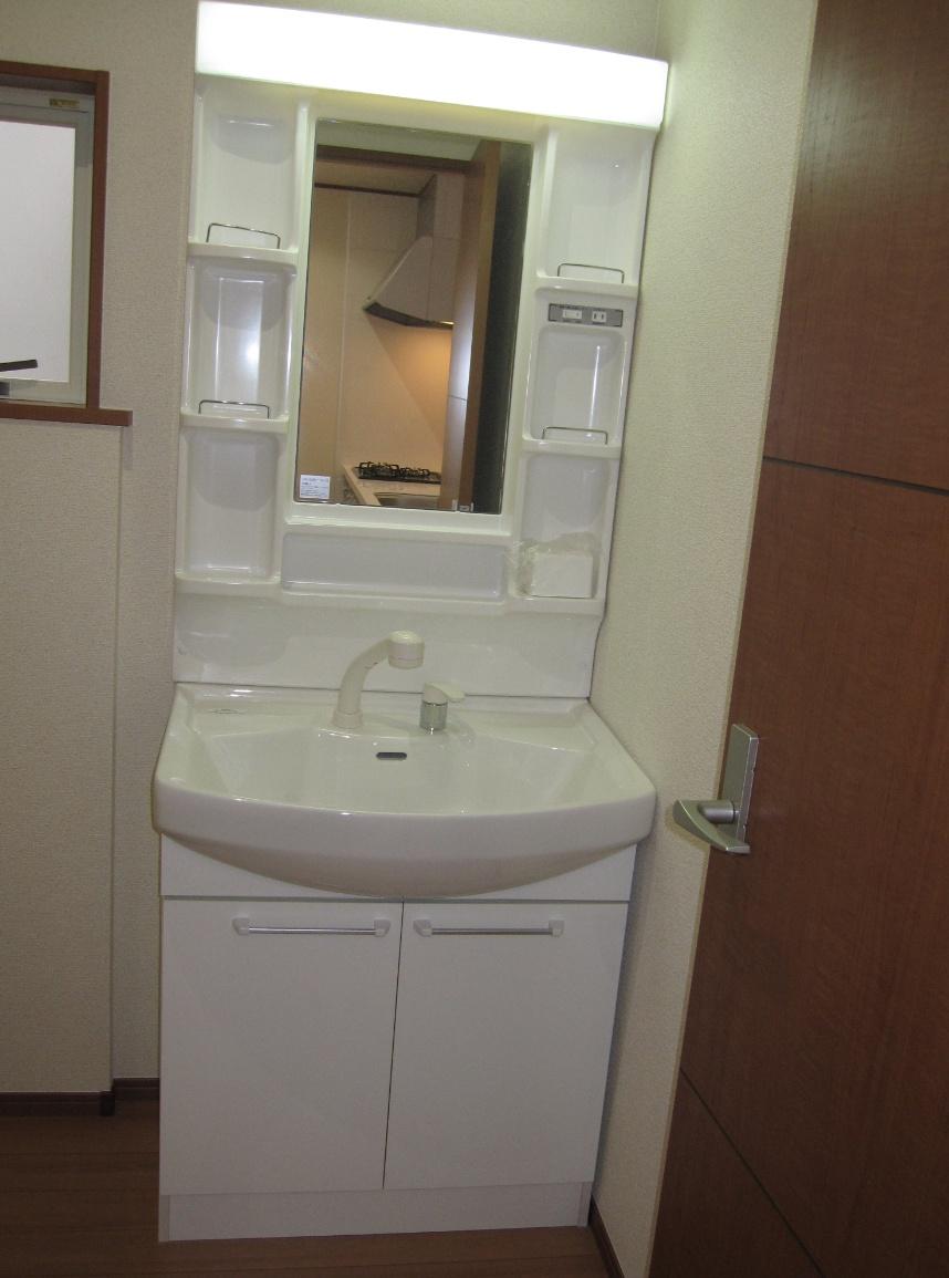 Wash basin, toilet. Indoor (September 2013) Shooting