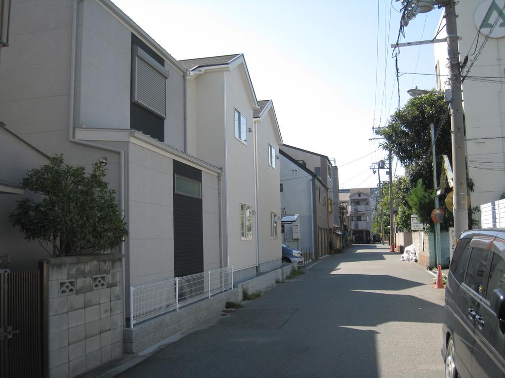 Local photos, including front road. Local (2013 years) Shooting West road