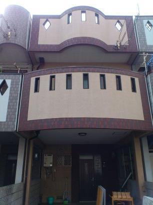 Local appearance photo. Yotsubashi Line 4-minute walk from "Kitakagaya"! There parking space and a large balcony