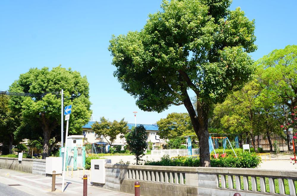 park. 600m to the south Misaki park