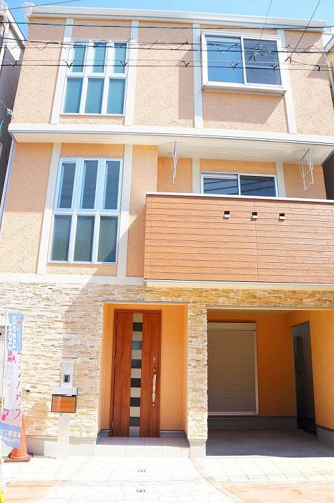 Local appearance photo. Existing model house appearance