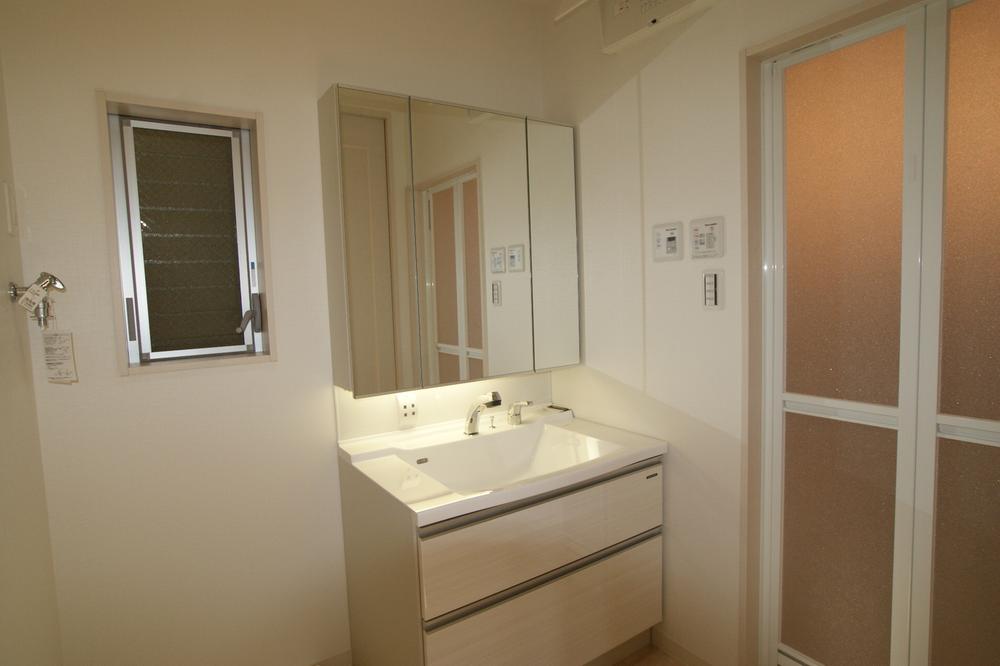 Wash basin, toilet. Same specifications