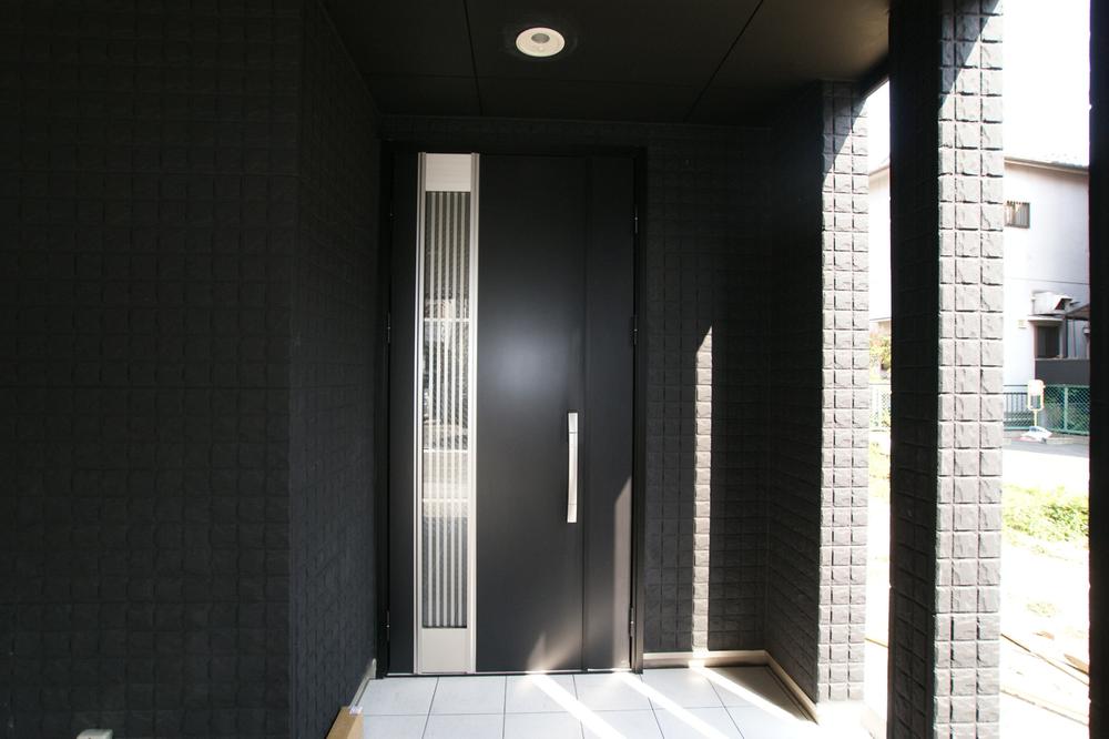 Entrance. Same specifications