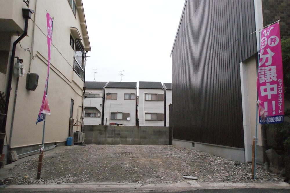 Local photos, including front road. Also increases smile of your family, Your laundry a breeze comfortable daily in a bright south-facing house south balcony!