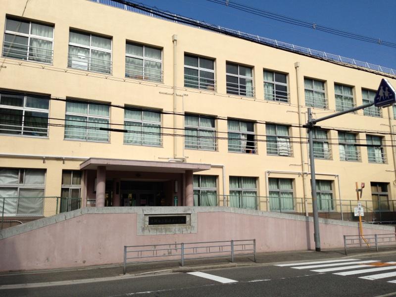 Primary school. Osaka Tatsushiki Tsunoura to elementary school 400m