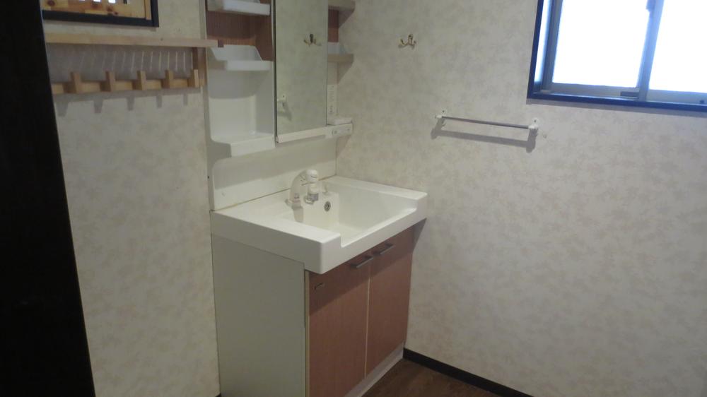 Wash basin, toilet. Indoor (10 May 2013) Shooting