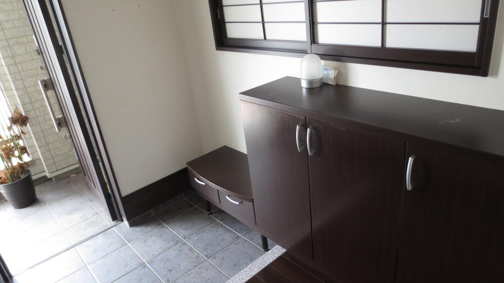 Entrance. Entrance storage