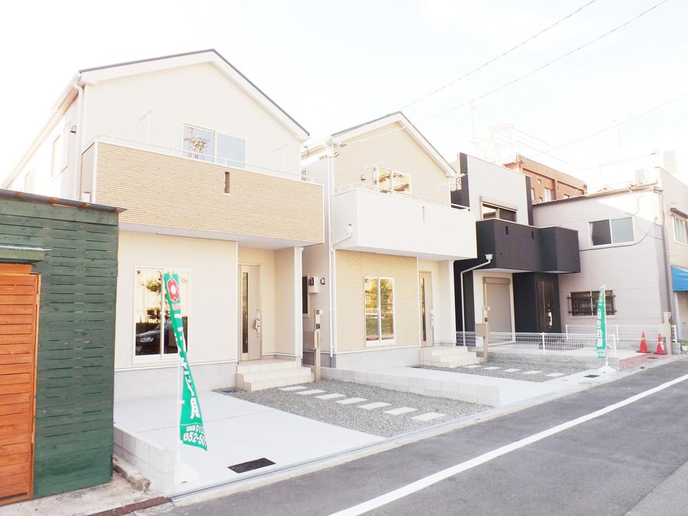 Local appearance photo. Local photos (streets) all 2 House! Parking 2 cars! !