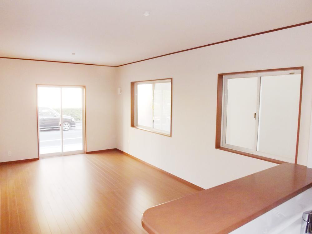 Living. Local photos (living) Comfortable space of all window glazing!