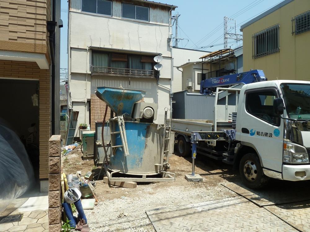 Local appearance photo. Local (06 May 2013) Shooting