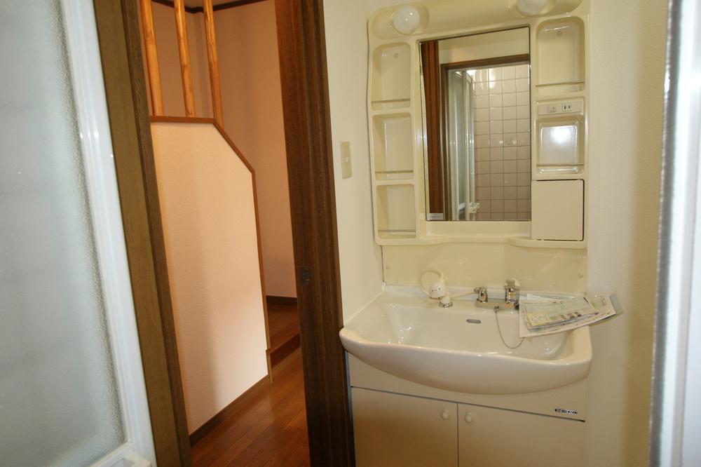 Wash basin, toilet. Interior