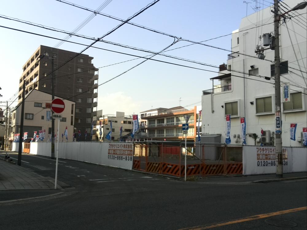 Local photos, including front road. Coming model house open! !