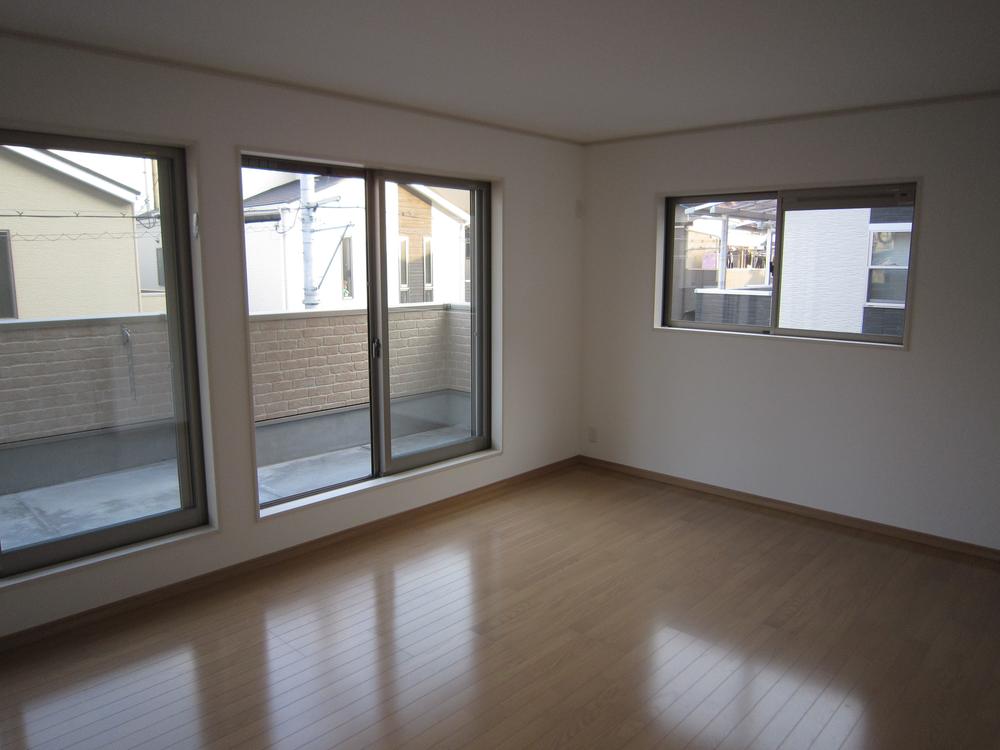 Non-living room. Wide and bright master bedroom lighting enters plenty of large windows