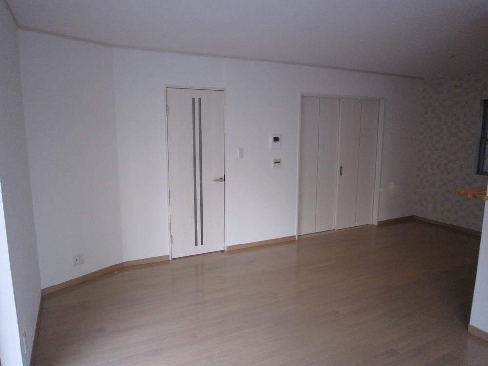 Living. Unified living in white