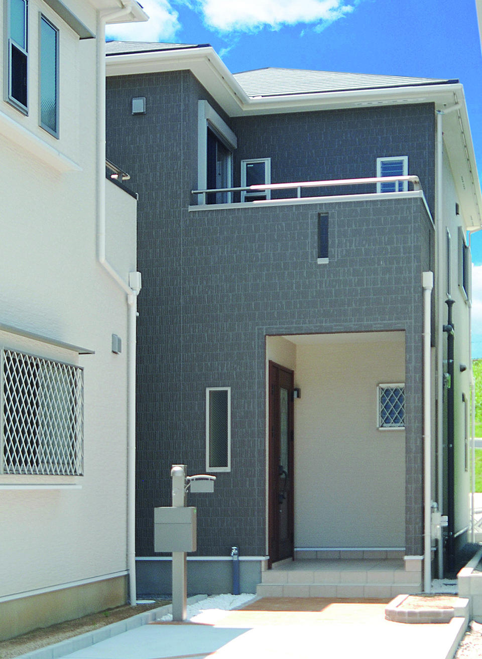 Local photos, including front road. Model house complete. Tours conducted in! ! Local (July 2013) Shooting