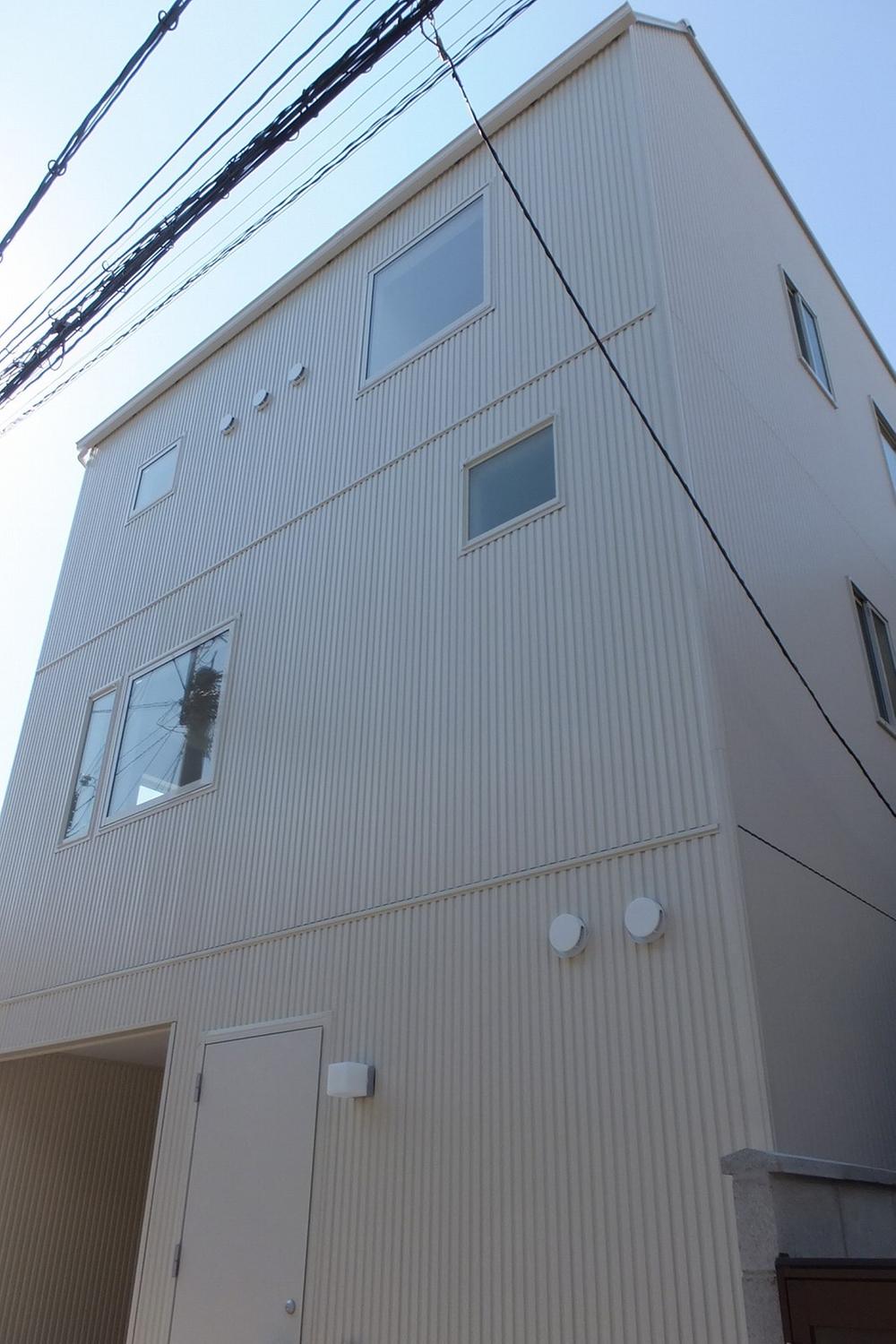 Local appearance photo. Local (11 May 2013) Shooting