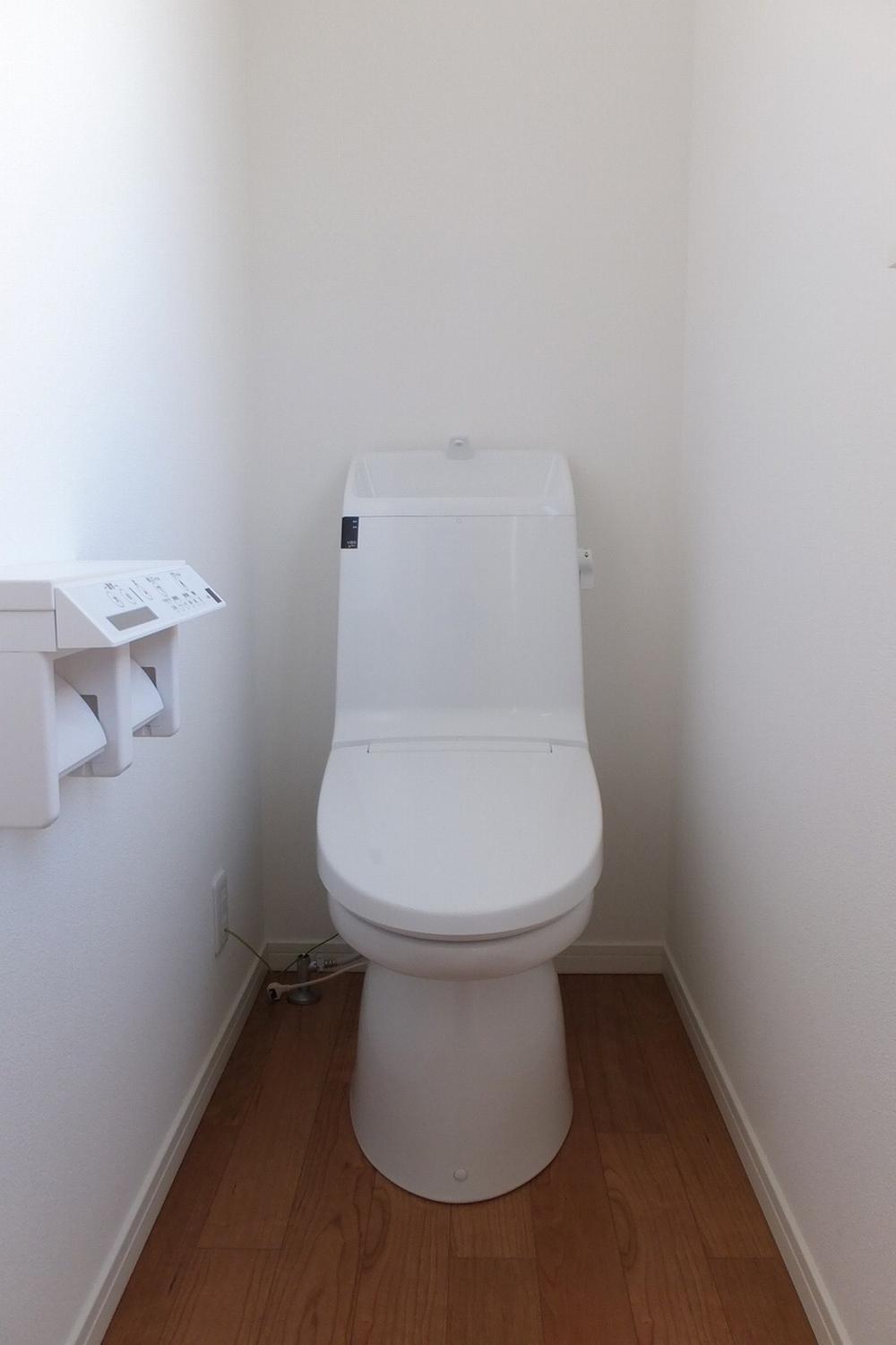 Toilet. Indoor (11 May 2013) Shooting