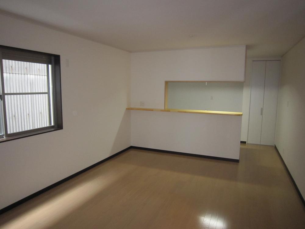 Other local.  [living] It is a popular counter kitchen