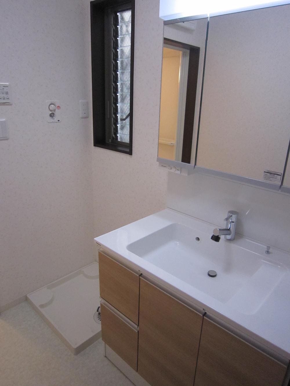 Other local.  [Panasonic Sea Line] Counter widely, Larger ball, Easy-to-use wash basin which also combines storage capacity