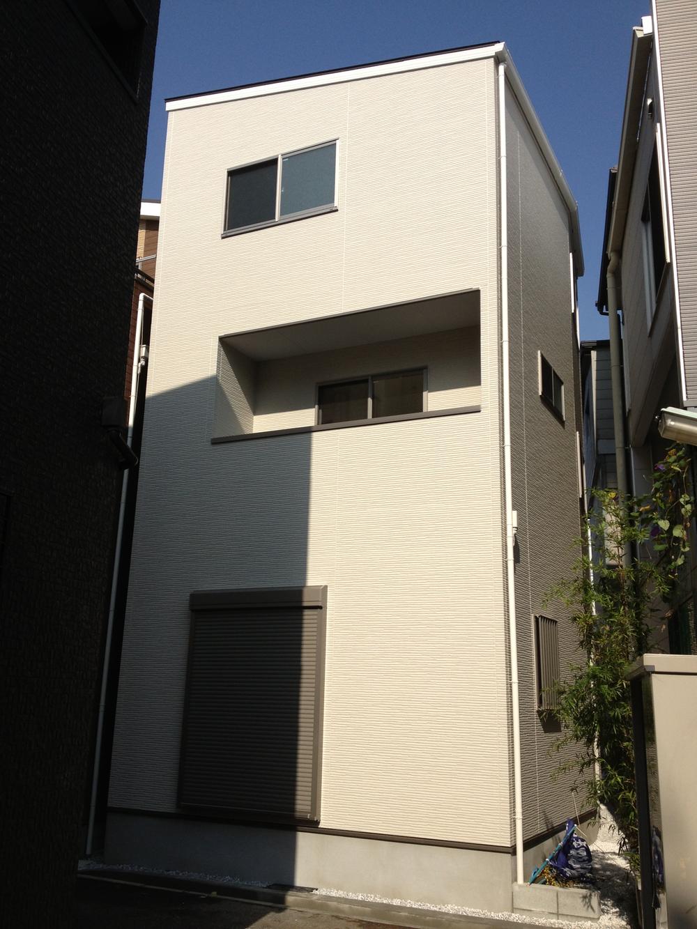 Local photos, including front road. Has also become bright has become a passage south