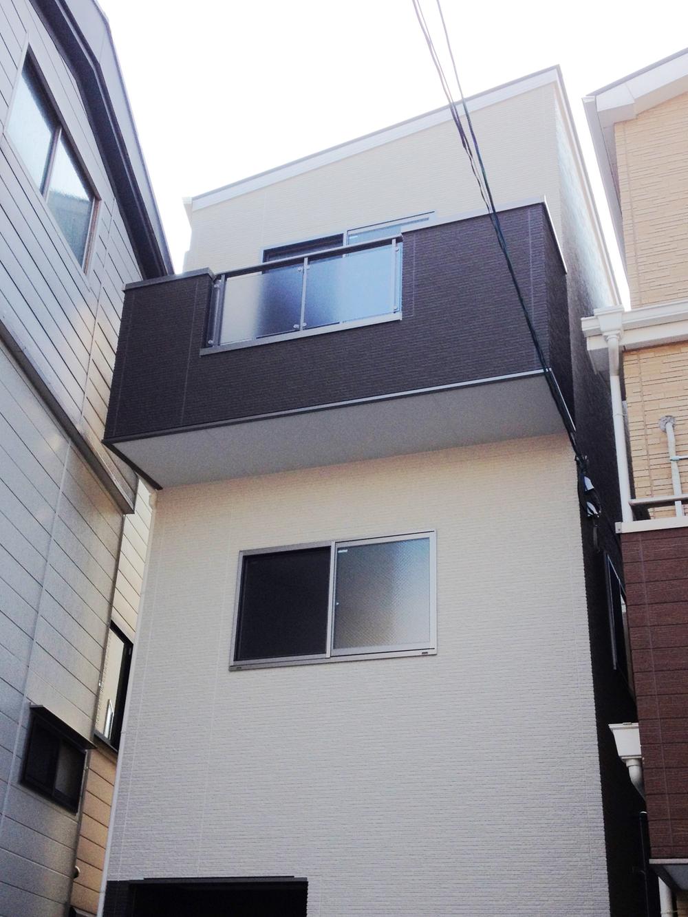 Local appearance photo. Near from the train station and commercial facilities, Life is convenient