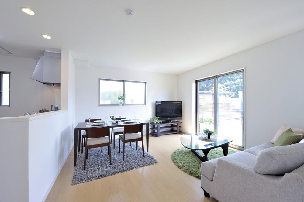 Living. About 20 Pledge spacious kitchen