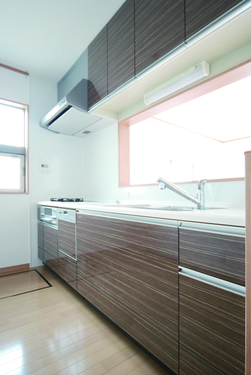 Kitchen. heat, Dirt, Standard equipped with a familiar Takara Standard made of housing facilities with a strong high-quality enamel to scratch.