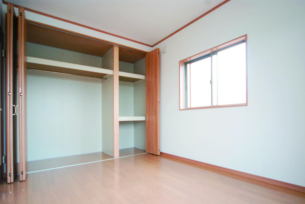 Non-living room. Ensure the storage space of enhancement. You can use To spacious the room.
