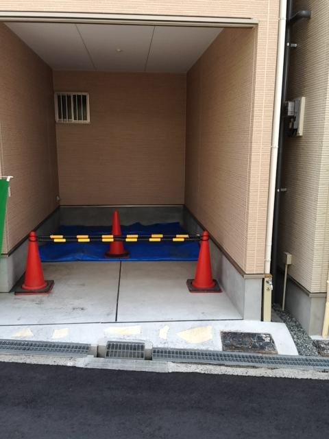 Other. It is a garage. High roof car parking is available.