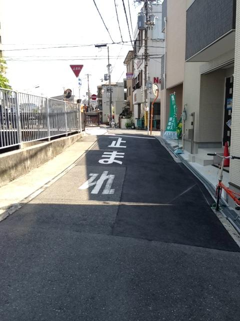 Local photos, including front road. North road