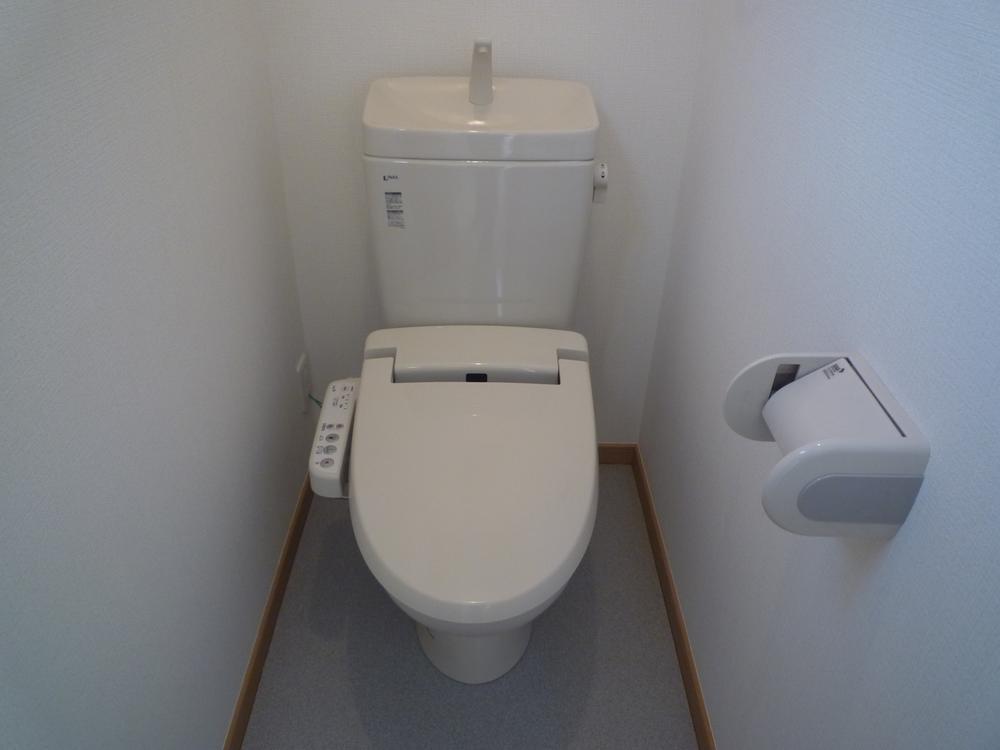 Toilet. The second floor toilet.