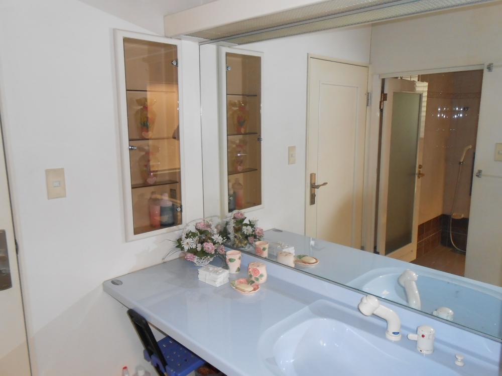 Wash basin, toilet. Indoor (April 2013) Shooting