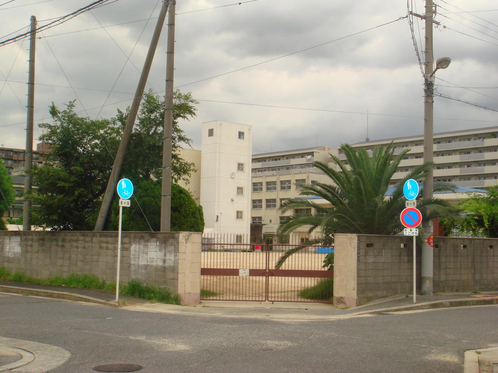 Primary school. 772m to Osaka Municipal Kanda Minami elementary school (elementary school)