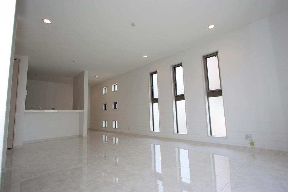 Living. Family reunion in the spacious living room.