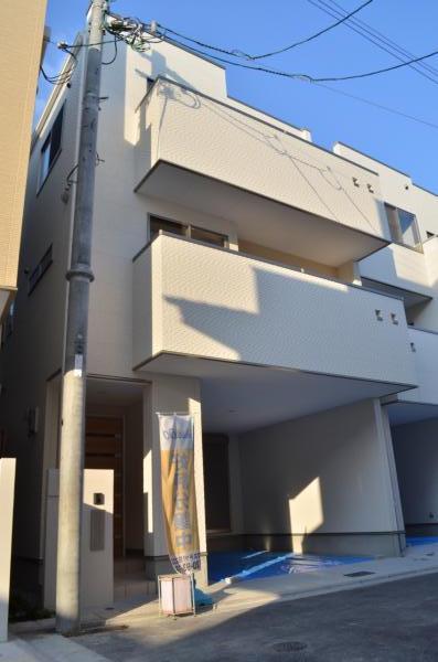 Local appearance photo. Local (11 May 2013) Shooting