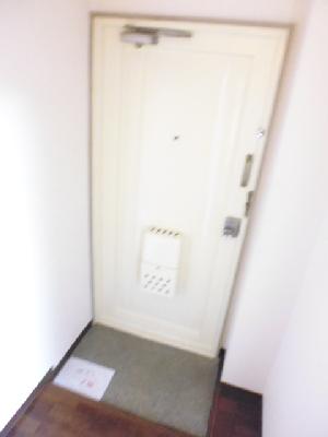 Entrance. Room cleaning also been completed.