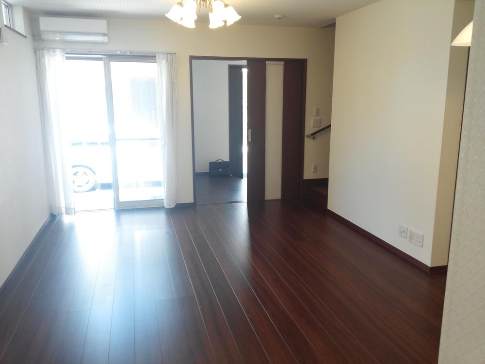 Living. Wide it is living. It is with the bathroom dryer.