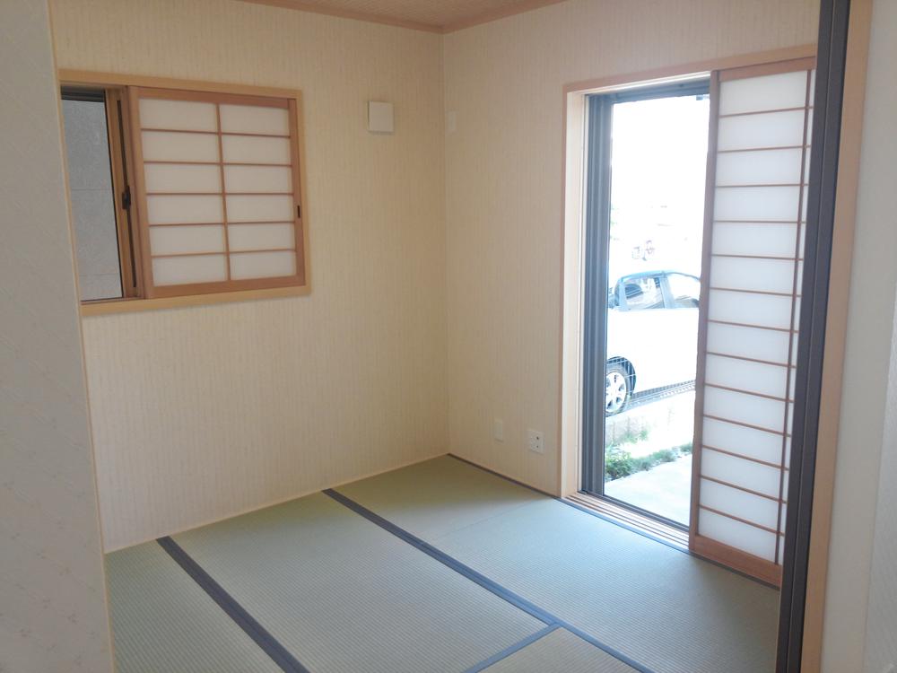 Non-living room. Is a Japanese-style room. Bright and calm.