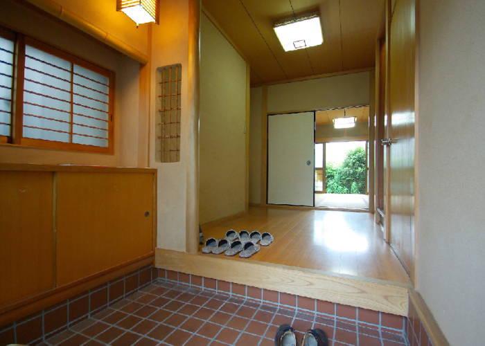 Entrance. Spacious entrance