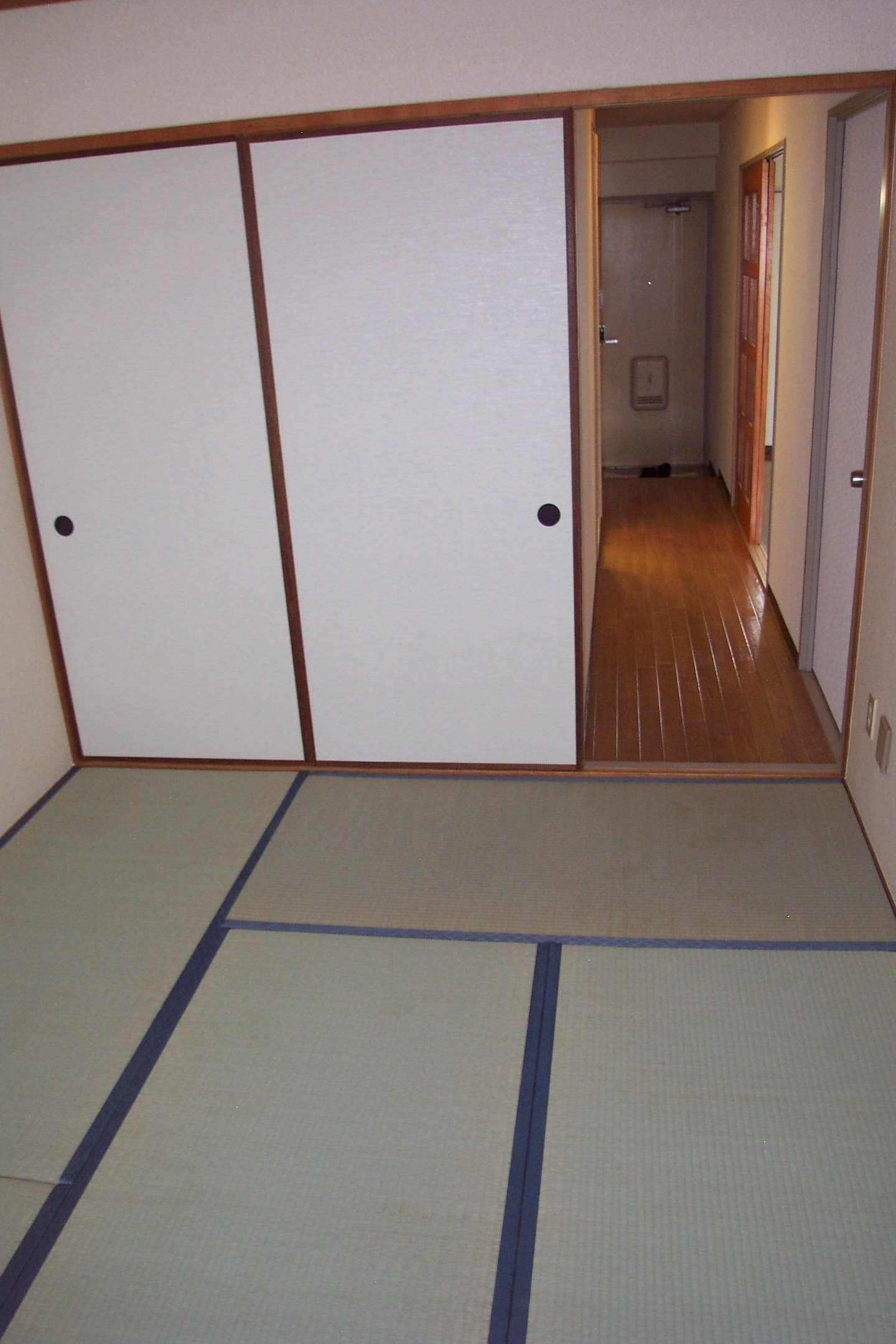 Living and room. During closet 1