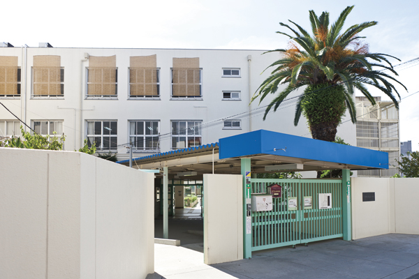 Surrounding environment. Municipal Minamisumiyoshi Elementary School (3-minute walk ・ About 170m)