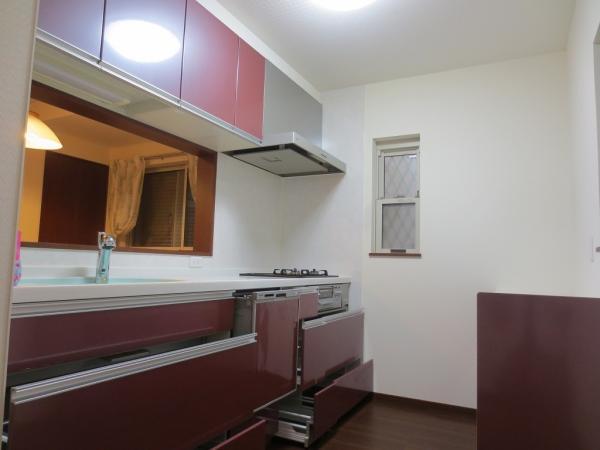 Kitchen. 1st floor kitchen. Clear some space is! Of course dishwasher with machine window There are two sides.