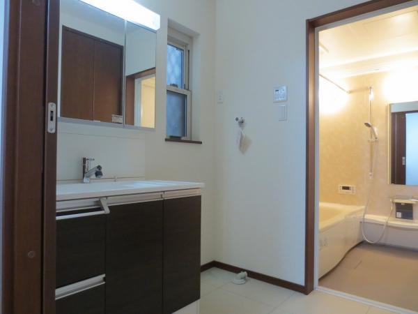 Wash basin, toilet. 1st floor Basin space. It is home of the build that you really take boiled in one by one. There is also a wash basin housed happy in the rear