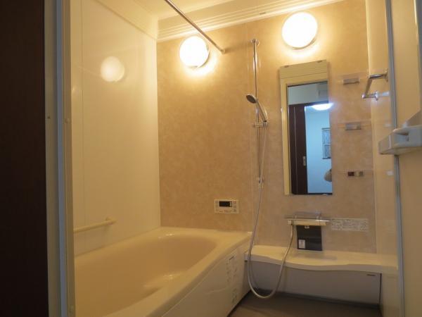 Bathroom. 1st floor bus. Here be combined into It is spacious ivory has become a friendly space of impression