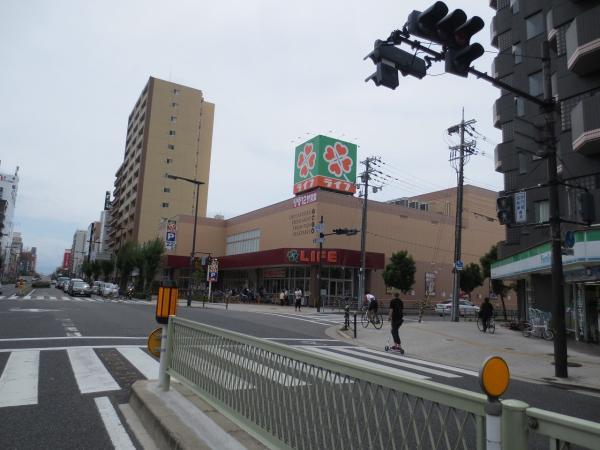 Supermarket. Super life up to 500m super life