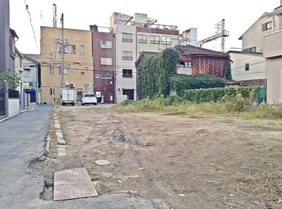 Local photos, including front road. Local (11 May 2013) Shooting