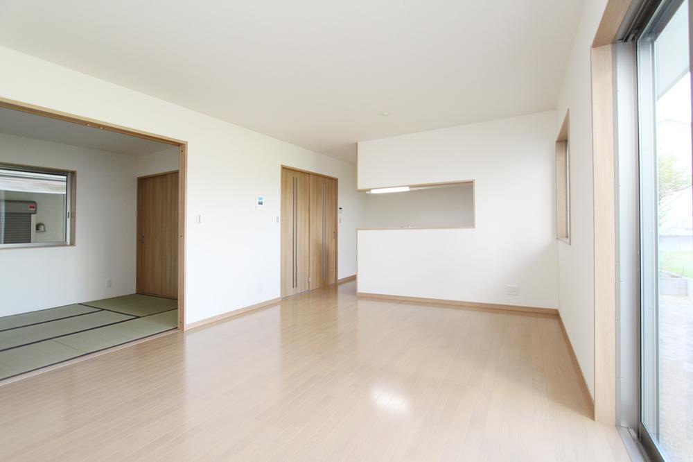 Same specifications photos (living). Living reference specification example