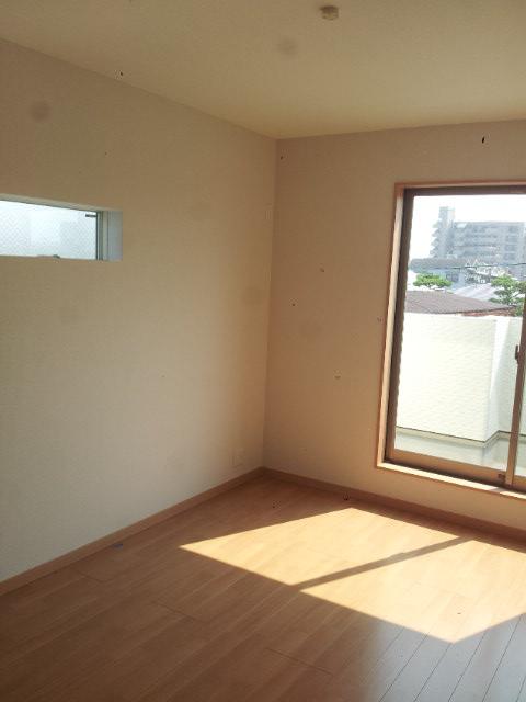 Non-living room. 6 is No. land Western-style.